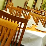 Henrietta Hotel 3*