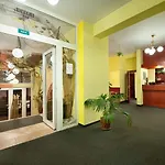 Henrietta Hotel 3*