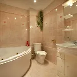 Henrietta 3*