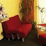 Henrietta Hotel 3*