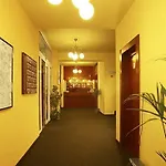 Hotel Henrietta 3*