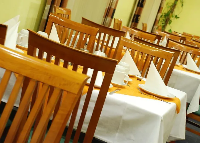 Henrietta Hotel 3*