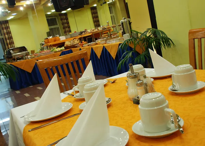 Henrietta Hotel 3*