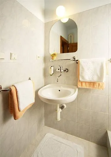 Henrietta 3* Prag