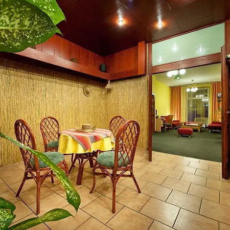 Henrietta Otel Prag