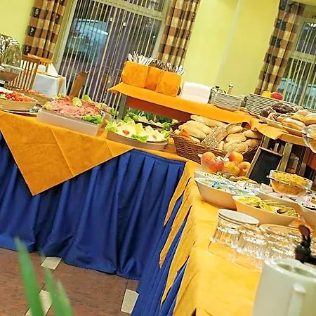 Henrietta Hotel