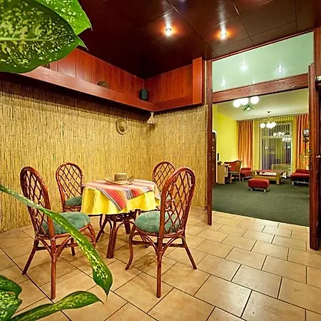 Hotel Henrietta