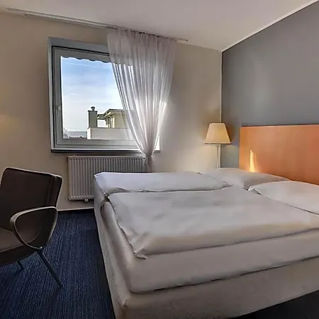 Henrietta Hotel