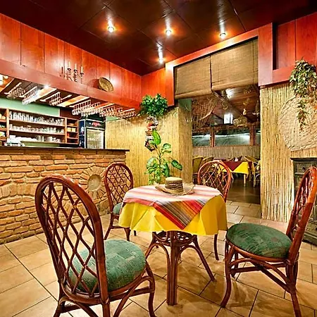 Hotel Henrietta 3*