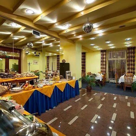 Henrietta Hotel