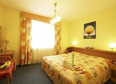 Henrietta Prague