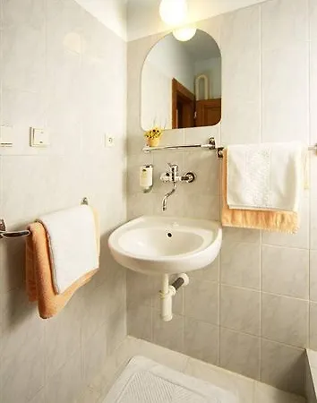 Henrietta 3* Praga