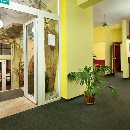 Henrietta Hotel